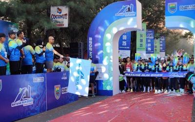 Lebih dari Seribu Pelari Ramaikan Batang Run 2025 di Pantai Sigandu