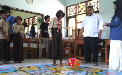 Dosen Pulang Kampung, IPB Edukasi Anak Nelayan Lewat Permainan