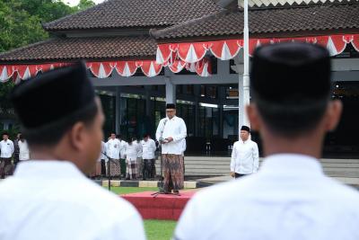Bupati Batang Kucurkan Insentif, Jaminan Pensiun, dan Keselamatan Kerja untuk Guru Madin