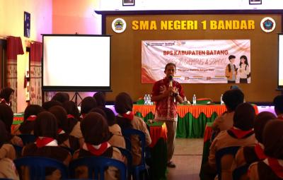 BPS Batang Gelar Edukasi Literasi Statistik di SMAN 1 Bandar