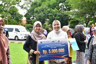 Bunda PAUD Batang dan Bank Jateng Guyur Beasiswa Rp75 Juta Untuk Guru Berprestasi