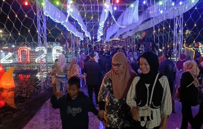Festival Lampu, Wujud Kesederhanaan Warga Rayakan Tahun Baru