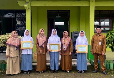 Semangat Pelajar Al Munawwir Sambut Hari Pertama Sekolah