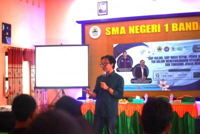 SMAN 1 Bandar Gandeng Dosen Undip Gelar Workshop Parenting