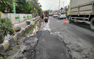 DPUPR Batang Percepat Perbaikan Jalan Berlubang