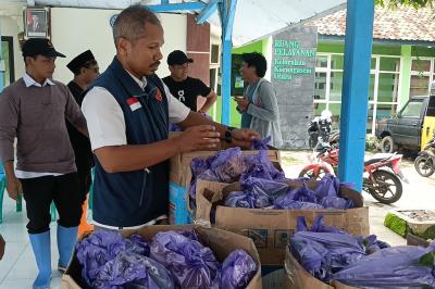 Ribuan Nasi Bungkus Didistribusikan untuk Korban Banjir Batang