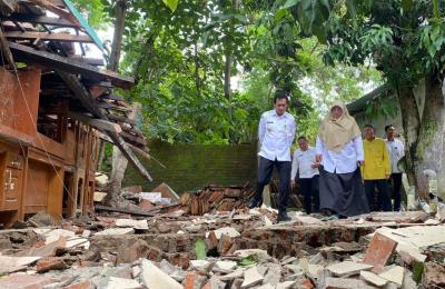 Wakil Bupati Batang Tinjau Gedung SLB Roboh