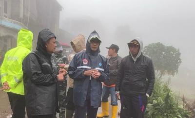 Wabup Batang Tinjau Longsor di Pranten Bawang, Ratusan Warga Mengungsi