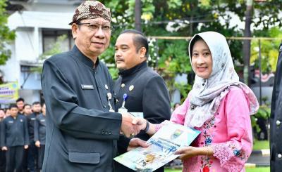 Terima SK Kenaikan Pangkat, ASN Diminta Tingkatkan Profesionalisme