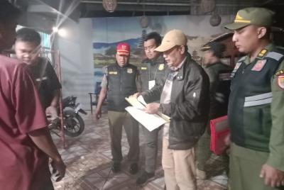 Satpol PP Batang Tutup Paksa Karaoke yang Masih Buka Saat Ramadan