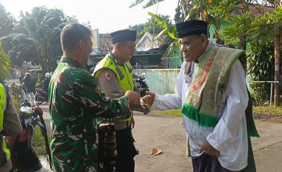 Jalankan Tugas dan Ibadah, TNI/Polri Pastikan Keamanan Jemaah