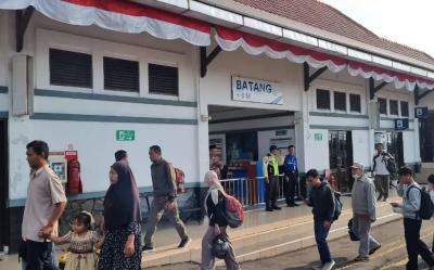 Hari Terakhir Libur Lebaran, Arus Balik di Stasiun Batang Masih 