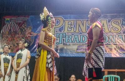 Tampilkan Rara Mendut, Pelajar SMPN 4 Batang Makin Berkarakter