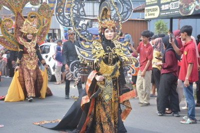 KOSTUM BERKARAKTER KIRAB BUDAYA