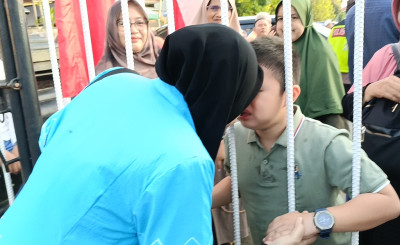 BERPAMITAN DENGAN KELUARGA