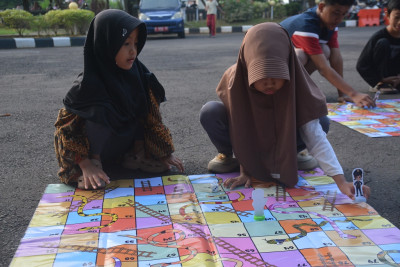 BERMAIN ULAR TANGGA