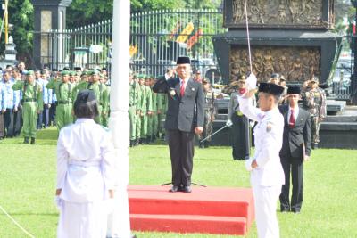 100-pns-terima-satyalancana-karya-satya