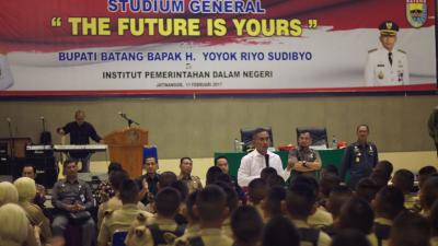 bupati-yoyok-riyo-sudibyo-jadi-motivator-di-ipdn