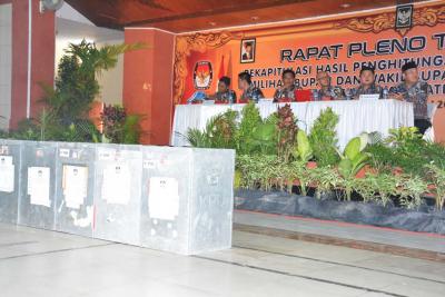 wihaji-suyono-dinyatakan-menang-dalam-rapat-pleno-kpud-batang