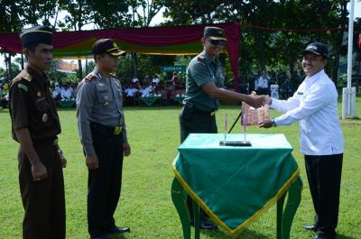 mengatasi-persoalan-negara-harus-kroyokan-bersama-rakyat