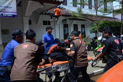 gedung-balitbang-batang-terbakar