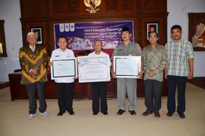 pemerintah-kabupaten-batang-menerima-penghargaan-dari-usaid