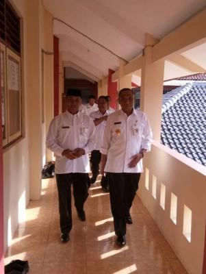 pj-bupati-batang-memantau-ujian-nasional