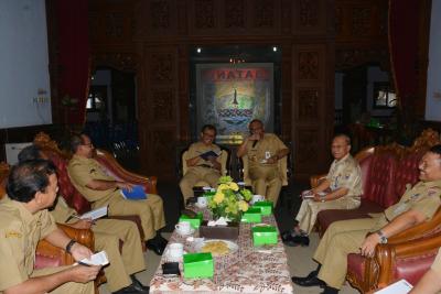 tradisi-sarapan-sego-megono-mengawali-pembahasan-permasalahan-pemerintahan-daerah