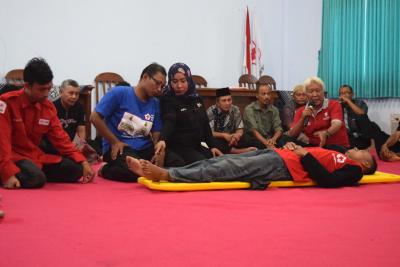 hadapi-arus-mudik-pmi-batang-beri-pelatihan-pertolongan-pertama-kepada-sukarelawan