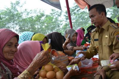 kurang-dari-1-jam-pasar-murah-habis-terjual