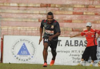 pelatih-persibat-seleksi-eks-pemain-mitra-kukar