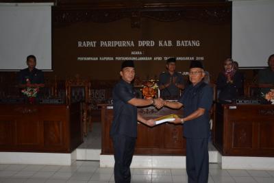 bupati-batang-sampaikan-laporan-pertangung-jawaban-keuangan-apbd-mendapat-wtp-kepada-dprd