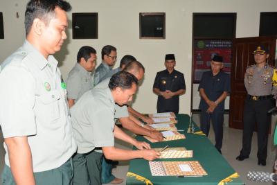 jajaran-hakim-dan-pegawai-pengadilan-negeri-tandatangani-pakta-integritas