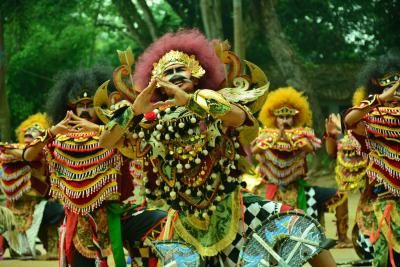 sanggar-budaya-abdi-laras-menyiapkan-mental-tampil-di-tmii