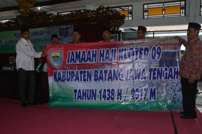 calhaj-muda-membantu-calhaj-tua