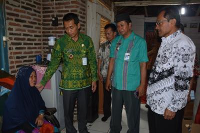 wakil-bupati-suyonon-takziah-korban-meninggal-dunia-terjebur-sumur-beracun