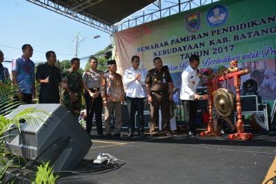 bupati-batang-membuka-semarak-pameran-pendidikan-dan-kebudayaan
