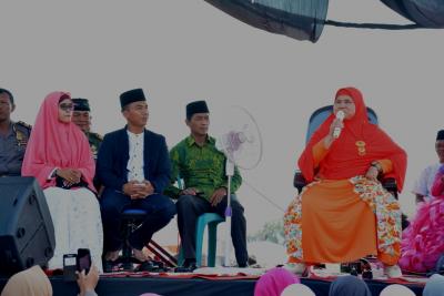 ribuan-orang-hadiri-pengajian-mamah-dedeh-di-desa-siberuk