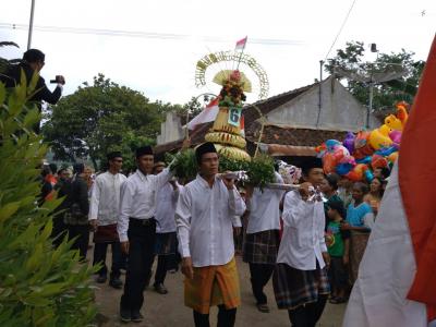 kirab-budaya-dan-sedekah-bumi-desa-beji