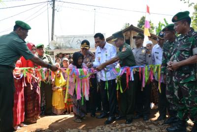 wakil-bupati-suyono-resmikan-jalan-makadam-sepanjang-1600m-hasil-tmmd