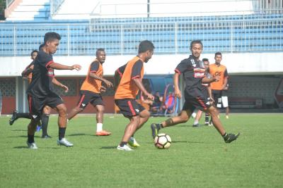 bertandang-ke-sleman-persibat-targetkan-raih-point