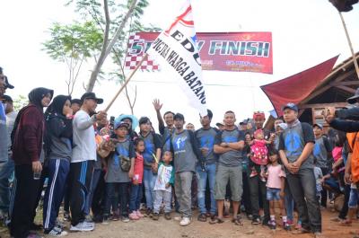 ribuan-facebooker-pwb-ikuti-jalan-sehat-dan-santuni-anak-yatim-piatu