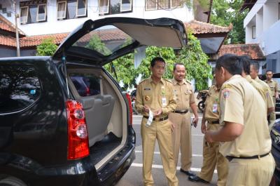 wakil-bupati-suyono-cek-kelaikan-kendaraan-mobil-dinas