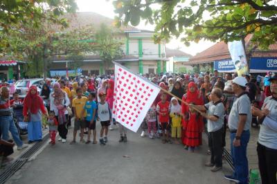 ribuan-karyawan-beserta-keluaraga-besar-rsud-ikuti-jalan-sehat