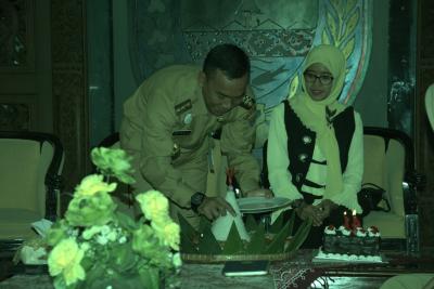 ultah-bupati-wihaji-makan-megono-bersama-kepala-opd