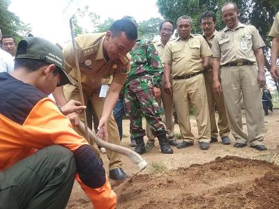 bantuan-program-binaan-lingkungan-sebagai-bentuk-kepedulian-pln-terhadap-deswita-pandansari