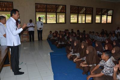 wabup-suyono-perkuat-pendidikan-karakter-di-smpn-2-bandar