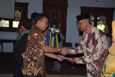 72-pns-purna-tugas-menerima-tali-asih-korpri