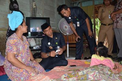 bupati-dan-wabup-mengunjungi-korban-kecelakaan