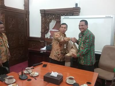 penandatanganan-mou-e-government-antara-pemkab-batang-dengan-pemkab-manggarai